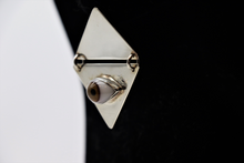 Cargar imagen en el visor de la galería, ILUMINATI EARRINGS
