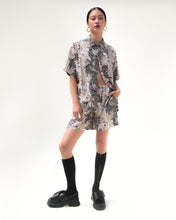 Cargar imagen en el visor de la galería, UNISEX SHORT KOI
