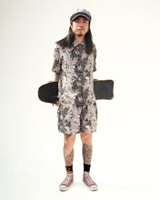 Cargar imagen en el visor de la galería, UNISEX SHORT KOI
